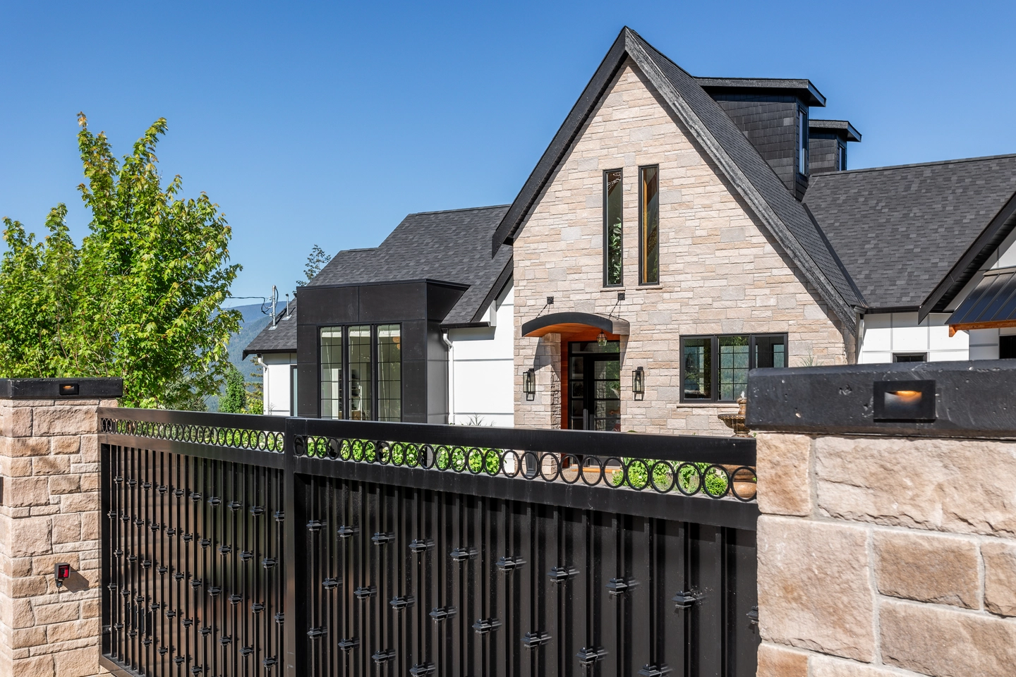 Twin Lakes Road Evening Exterior